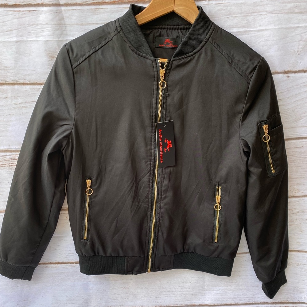NEW 🖤 BOMBER JACKET in black with tags and gold zipper details LARGE NWT